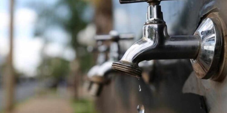 Manutenção emergencial da Compesa suspende abastecimento de água em 36 bairros do Recife