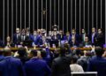 A mesa da Câmara dos Deputados ocupada por bolsonaristas