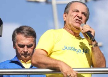 PF indicia Bolsonaros por obstrução e revela críticas de Malafaia a Eduardo