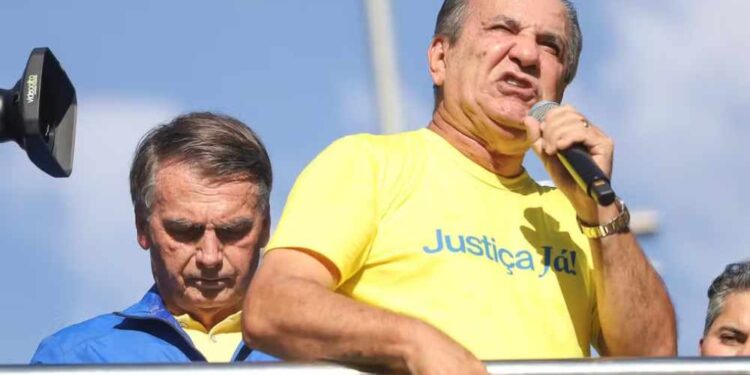 PF indicia Bolsonaros por obstrução e revela críticas de Malafaia a Eduardo