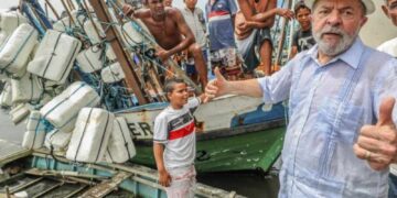 Presidente entrega 599 títulos em Brasília Teimosa e inaugura fábrica da Hemobrás