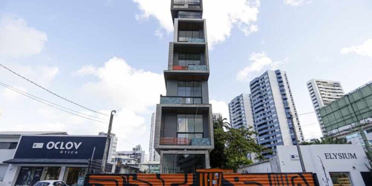 Condomínio de luxo é vendido sem licenciamento em Casa Forte