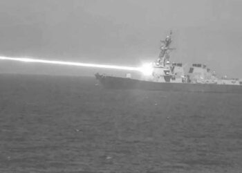 EUA oferecem recompensa recorde por Maduro e intensificam pressão militar na Venezuela