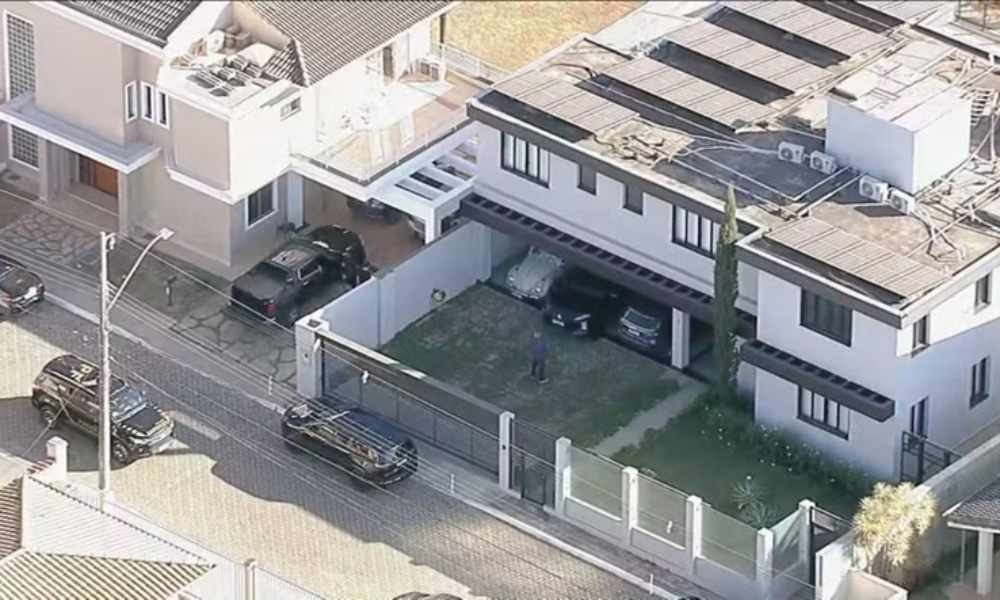 PGR se opõe à presença de agentes da PF dentro da casa de Bolsonaro