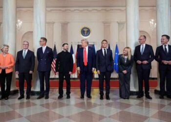 Trump busca acordo com Zelensky e líderes europeus para encerrar guerra na Ucrânia