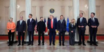 Trump busca acordo com Zelensky e líderes europeus para encerrar guerra na Ucrânia