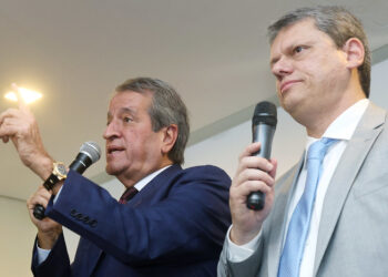 O presidente do PL, Valdemar Costa Neto, e o governador de São Paulo, Tarcísio de Freitas.