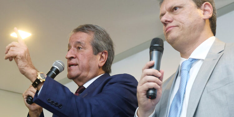 O presidente do PL, Valdemar Costa Neto, e o governador de São Paulo, Tarcísio de Freitas.