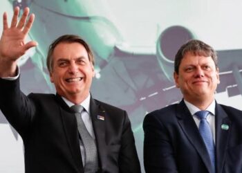 Jair Bolsonaro e Tarcísio de Freitas (esq. p/ dir.)