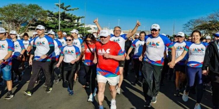 Lula conclui caminhada em evento do Ministério da Educação, em Brasília