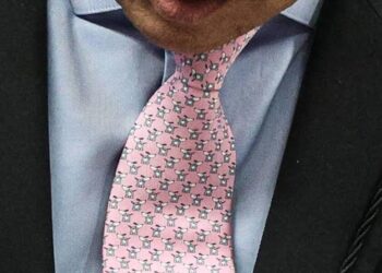 A gravata custa cerca de R$ 1.300