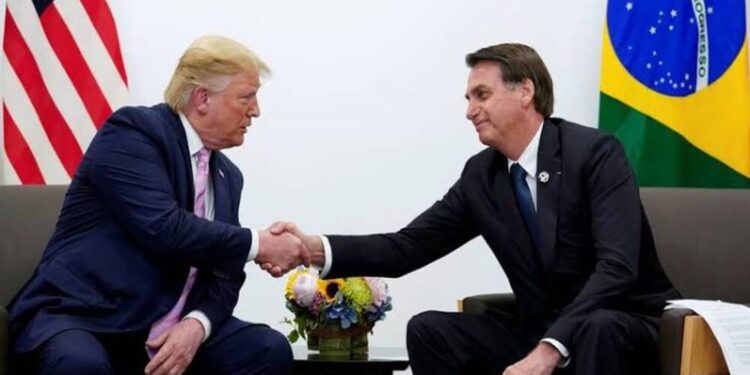 Donald Trump e Jair Bolsonaro (PL)