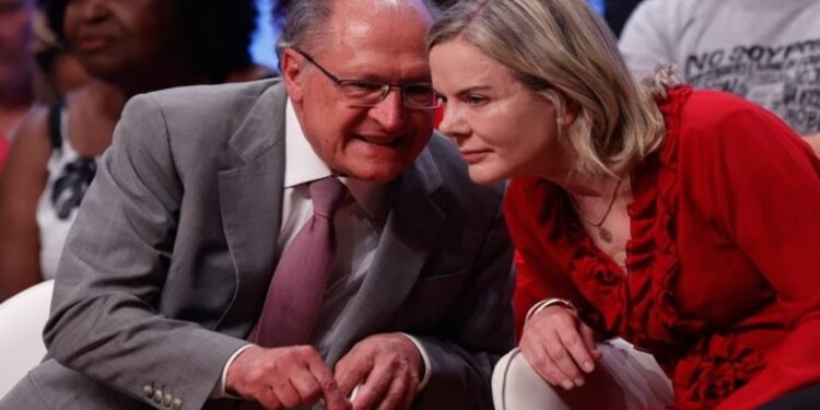 Gleisi Hoffmann e Geraldo Alckmin (esq. p/ dir.)