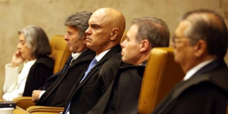 Ministros durante sessão no Supremo Tribunal Federal (STF