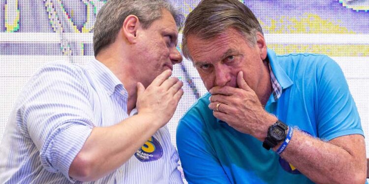 O governador Tarcísio de Freitas (Rep) e o ex-presidente Jair Bolsonaro (PL)