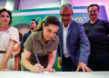Raquel filiou o 70º prefeito ao PSD na inauguração da nova sede do partido, junto com Kassab.