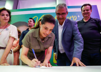 Raquel filiou o 70º prefeito ao PSD na inauguração da nova sede do partido, junto com Kassab.