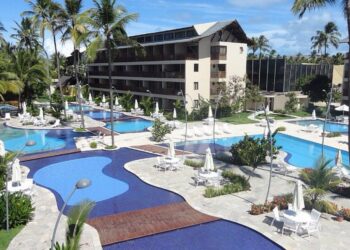 O Ministério Público Federal em Pernambuco investiga se muros do Nannai dificultam acesso  à praia