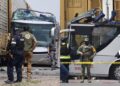 Segundo andar do ônibus foi destruído com o impacto