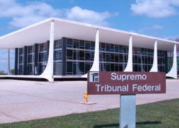 Supremo Tribunal Federal,  Praça dos Três Poderes, Brasília.