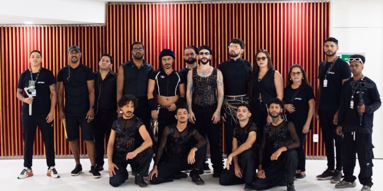 O show tinha bailarinos, mas acabou cancelado