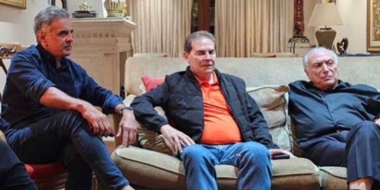 Aécio Neves, Paulinho da Força (relator) e Michel Temer.