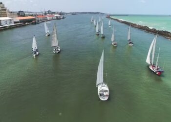 A largada ocorre no Marco Zero, no Recife Antigo