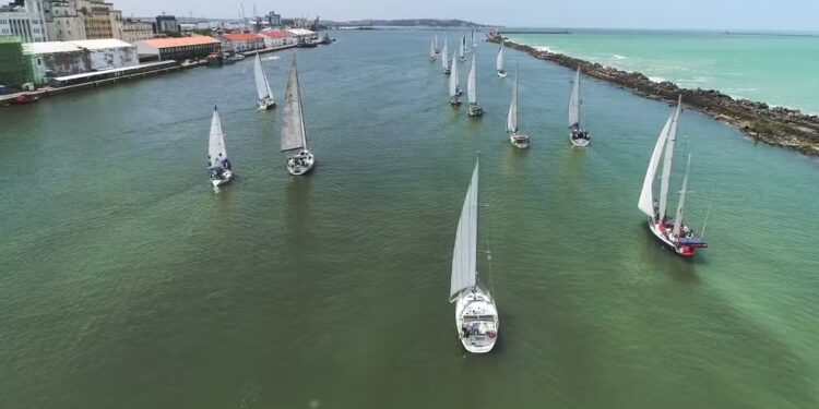 A largada ocorre no Marco Zero, no Recife Antigo