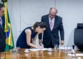 A governadora Raquel Lyra e o vice-presidente e ministro do Desenvolvimento, Indústria, Comércio e Serviços, Geraldo Alckmin.