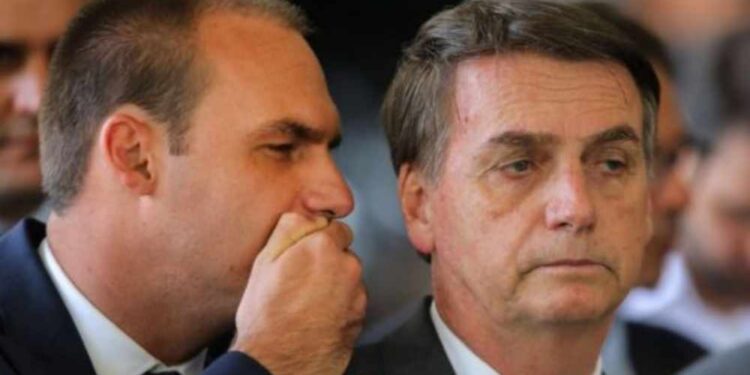 Bolsonaro busca anistia e tenta frear ofensiva de Eduardo contra o STF e o PL