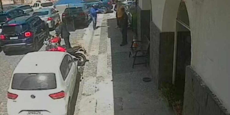 Gangue do Rolex age em plena luz do dia na zona sul do Recife