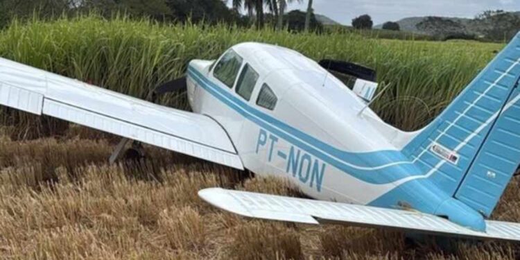 Prefeito de João Pessoa e equipe saem ilesos após pouso de emergência na Paraíba