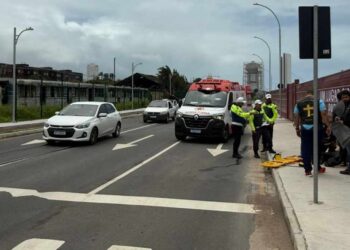 Motociclista sofre acidente por conta de trilhos no Cais José Estelita
