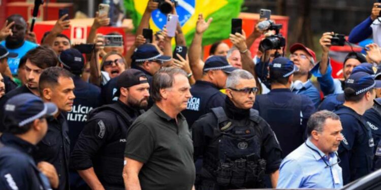 Possível regime domiciliar para Jair Bolsonaro ganha apoio na Justiça