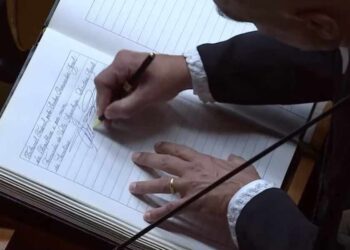 Edson Fachin assume presidência do STF ed diz ter compromisso pela defesa da democracia