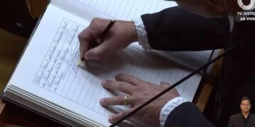 Edson Fachin assume presidência do STF ed diz ter compromisso pela defesa da democracia