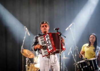 Músico Muniz denuncia atrasos de pagamento do cachê