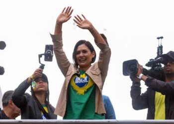Michelle Bolsonaro admite possibilidade de candidatura nas eleições de 2026