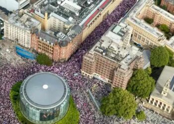 Manifestação em Londres reúne milhares em defesa da liberdade