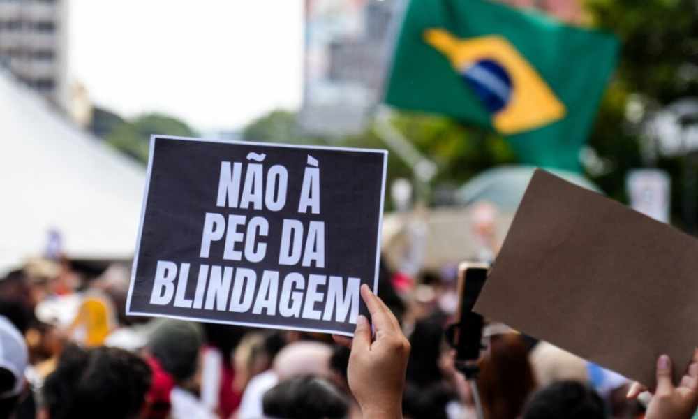 Enterro da PEC da Blindagem fortalece STF, mas não altera conflito com Congresso