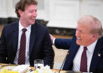 Mark Zuckerberg é flagrado em momento constrangedor durante jantar com Donald Trump
