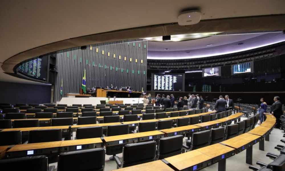 Centrão avança com projeto de Anistia e inclui Bolsonaro como beneficiário