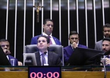 'PEC da Blindagem' enxuta avança em troca de derrota da anistia a Bolsonaro