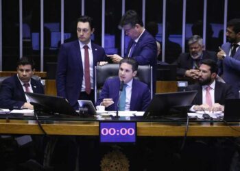 O presidente da Casa, Hugo Motta (Republicanos-PB) retoma junto com o Centrão a votação da PEC da Blindagem