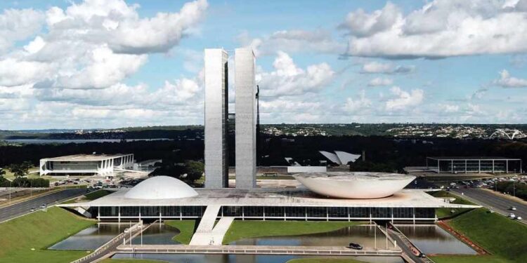 Proteção aos políticos ou ameaça à credibilidade do Congresso?