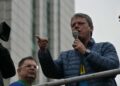 Tarcísio de Freitas se posiciona como possível liderança da direita em meio ao julgamento de Bolsonaro