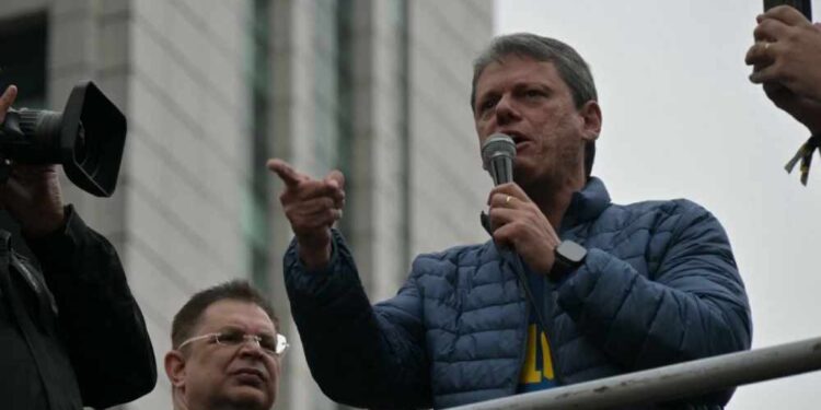 Tarcísio de Freitas se posiciona como possível liderança da direita em meio ao julgamento de Bolsonaro