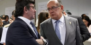 Os ministros do STF, Luiz Fux e Gilmar Mendes.