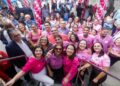 Raquel anuncia compra de hospital durante visita à Carreta da Mulher
