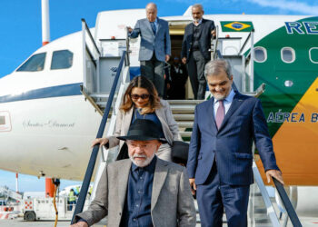 Presidente Lula, Janja e ministros desembarcam em Roma, na Itália